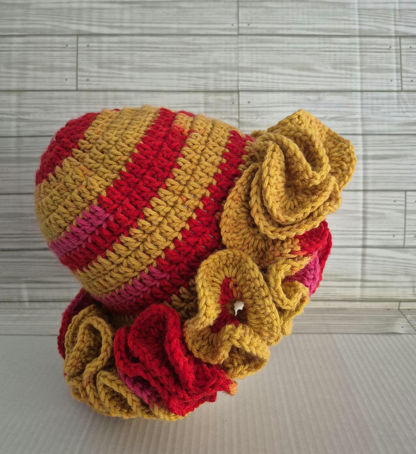 Ruffle crochet beanie (DEEP Wave) lemonade