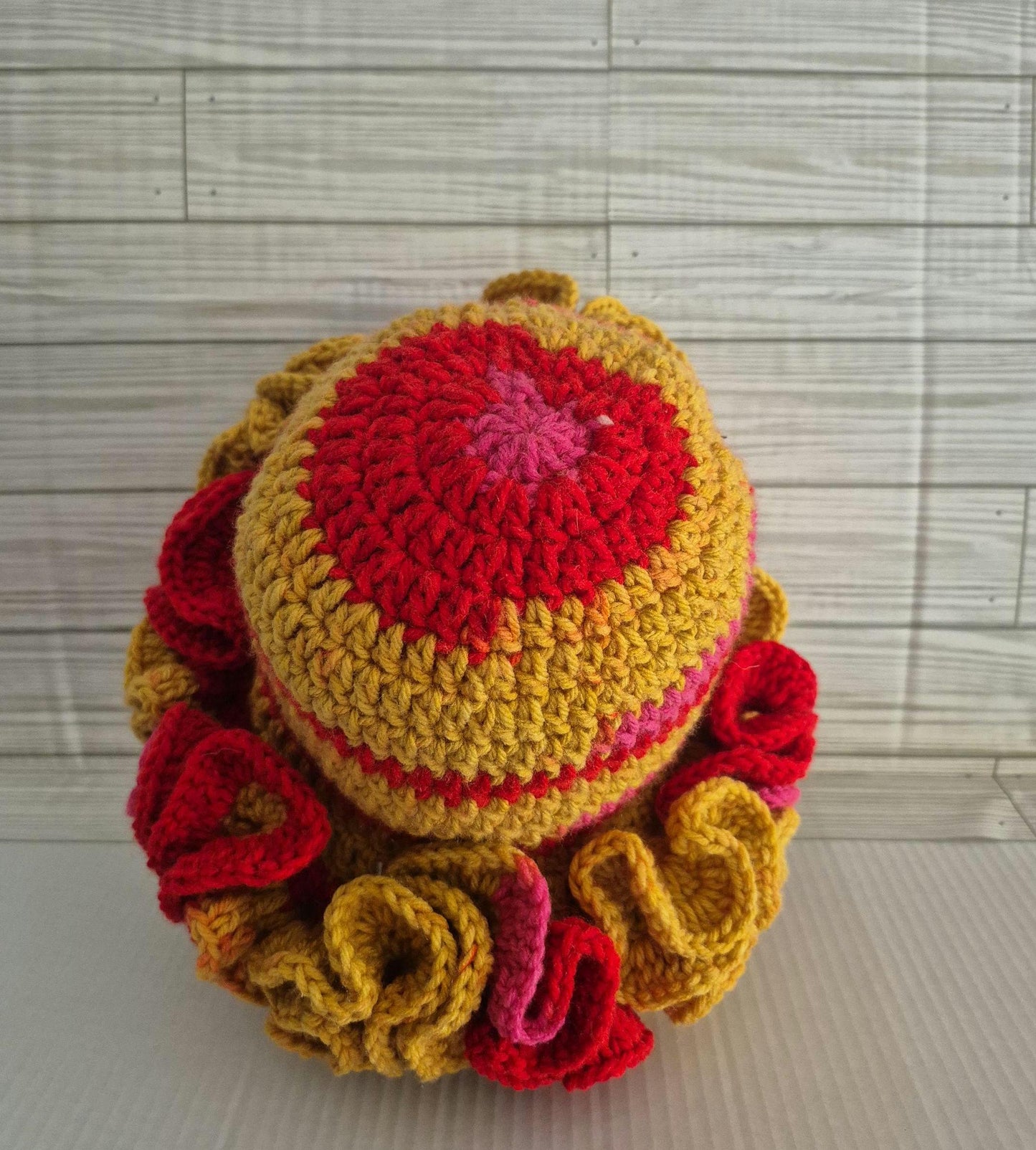 Ruffle crochet beanie (DEEP Wave) lemonade