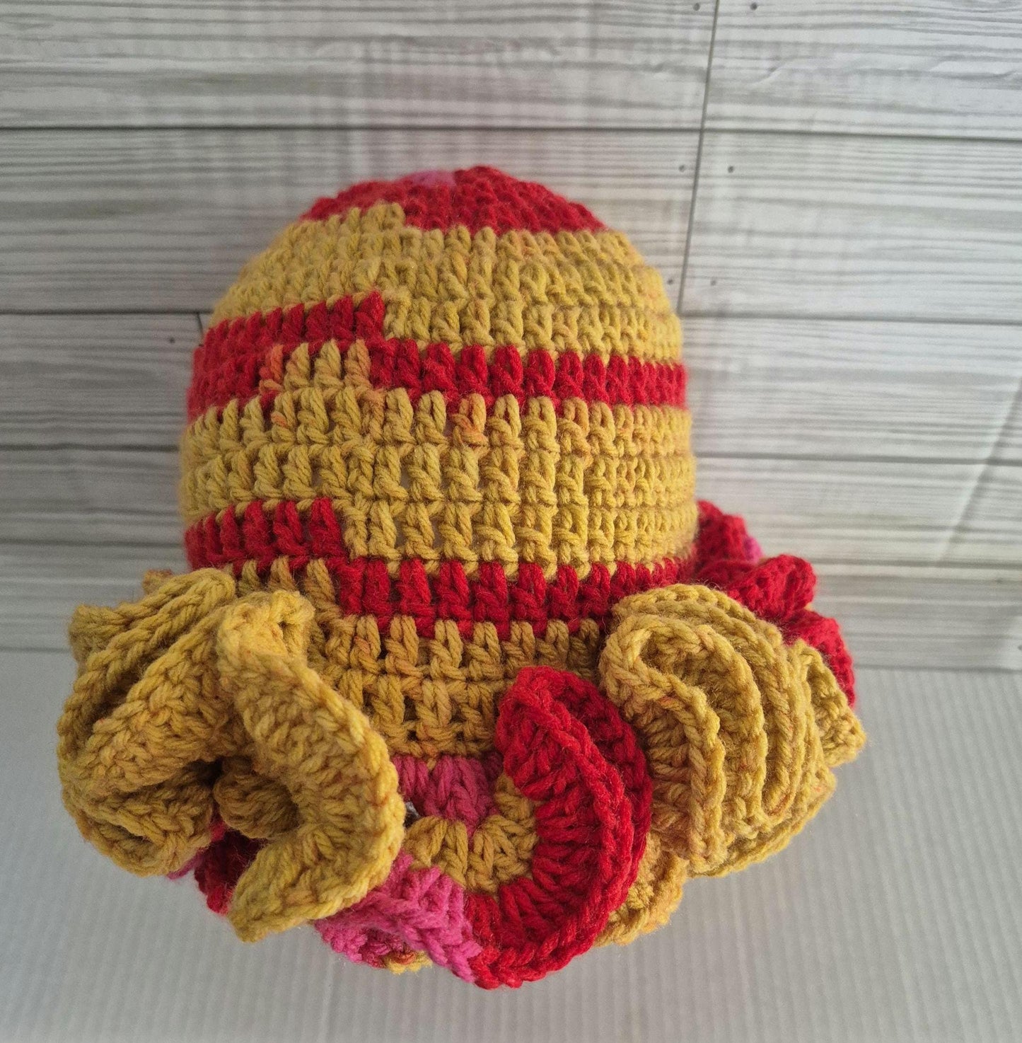 Ruffle crochet beanie (DEEP Wave) lemonade
