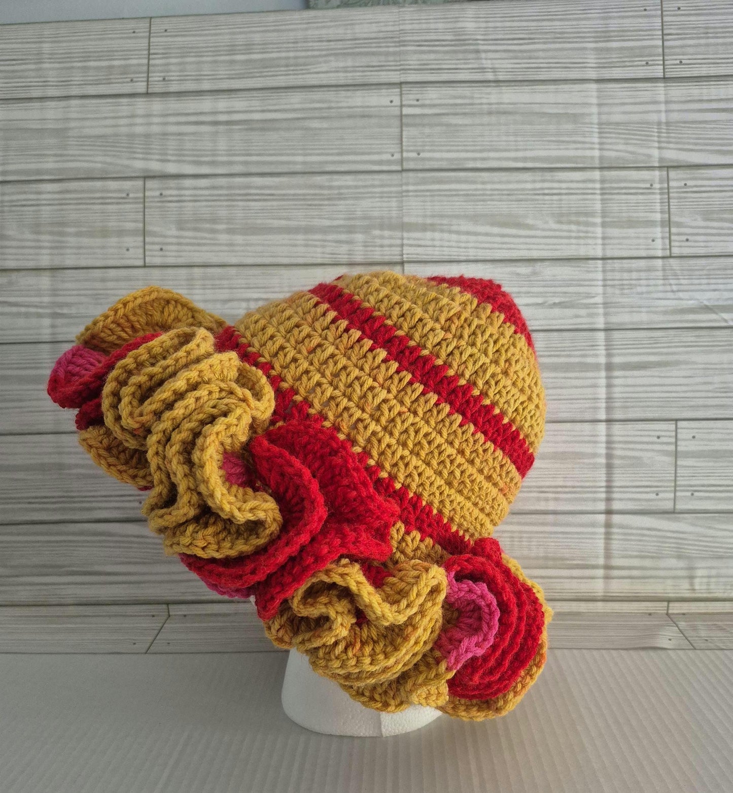 Ruffle crochet beanie (DEEP Wave) lemonade